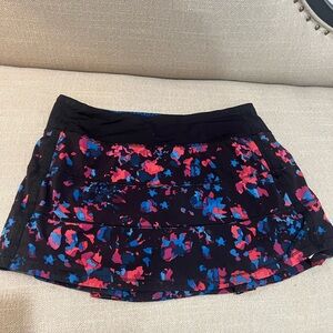Lululemon Pace Rival Skirt. Size6 beautiful pattern. Great condition